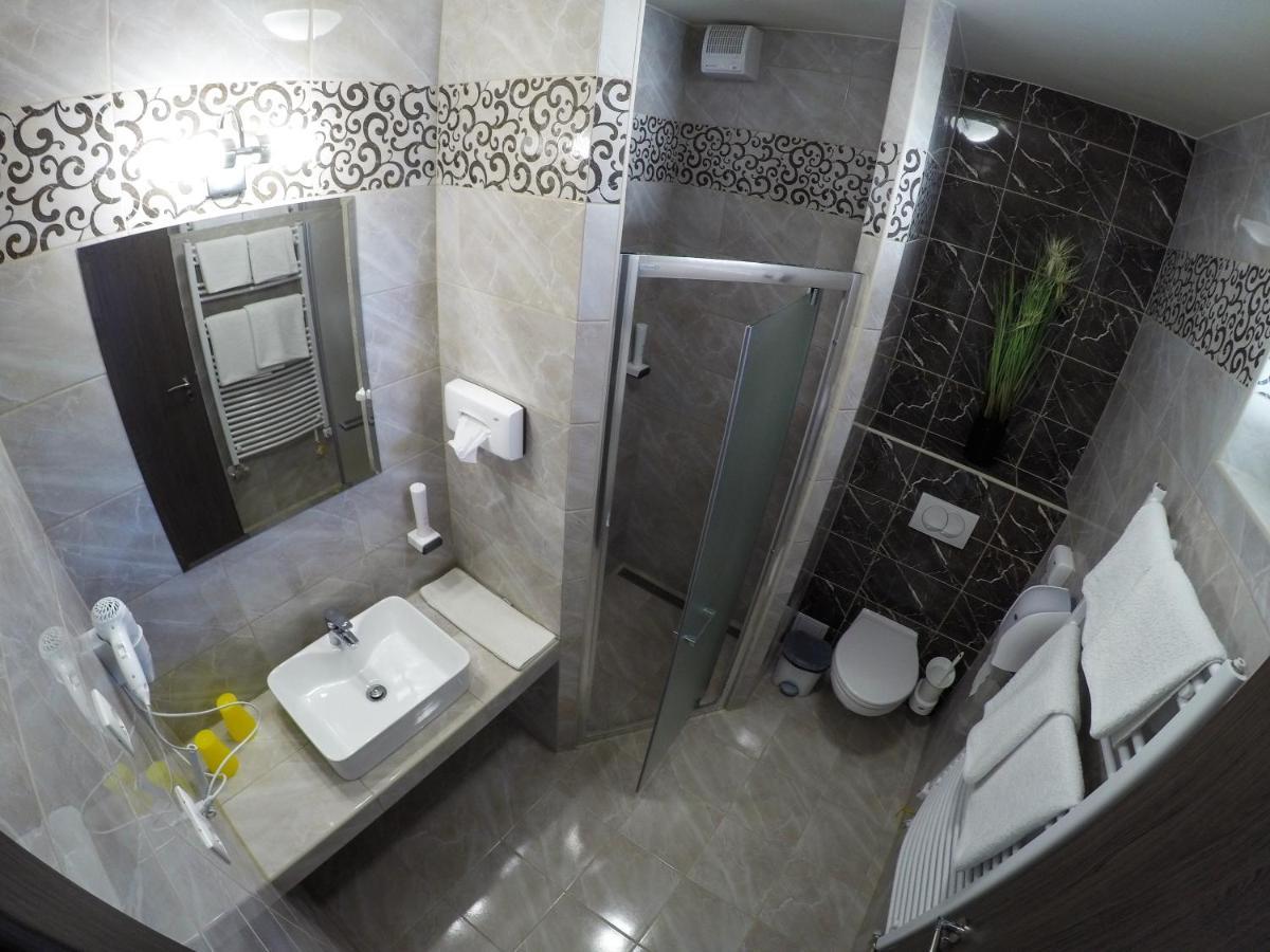 Fonix Apartman Lenti Buitenkant foto