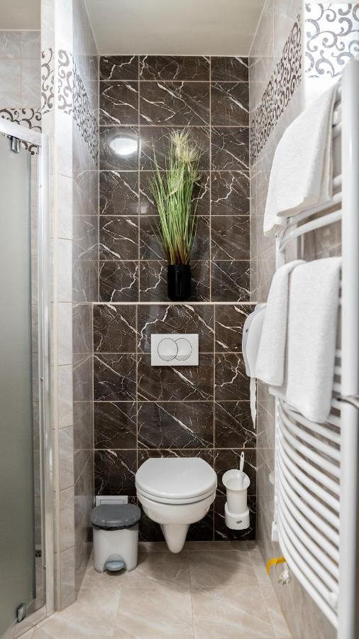 Fonix Apartman Lenti Buitenkant foto